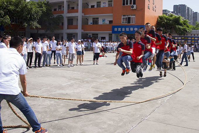 趣味運(yùn)動(dòng)會(huì)，老師和同學(xué)們都玩嗨了！