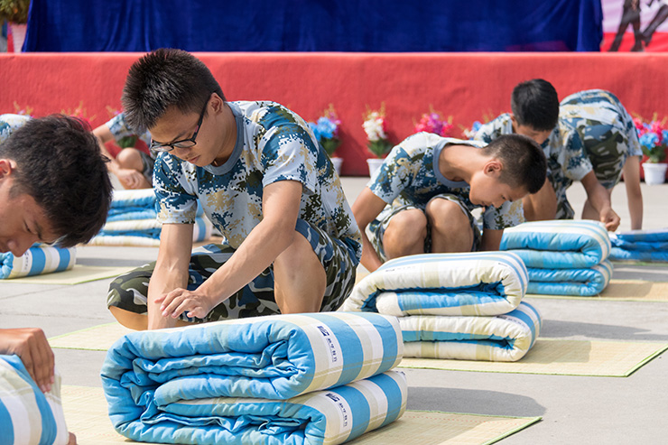 秋季軍訓(xùn)會操完滿結(jié)束，新生面貌煥然一新