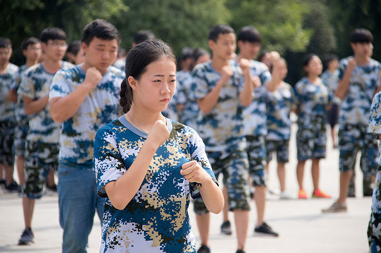 秋季軍訓(xùn)會操完滿結(jié)束，新生面貌煥然一新