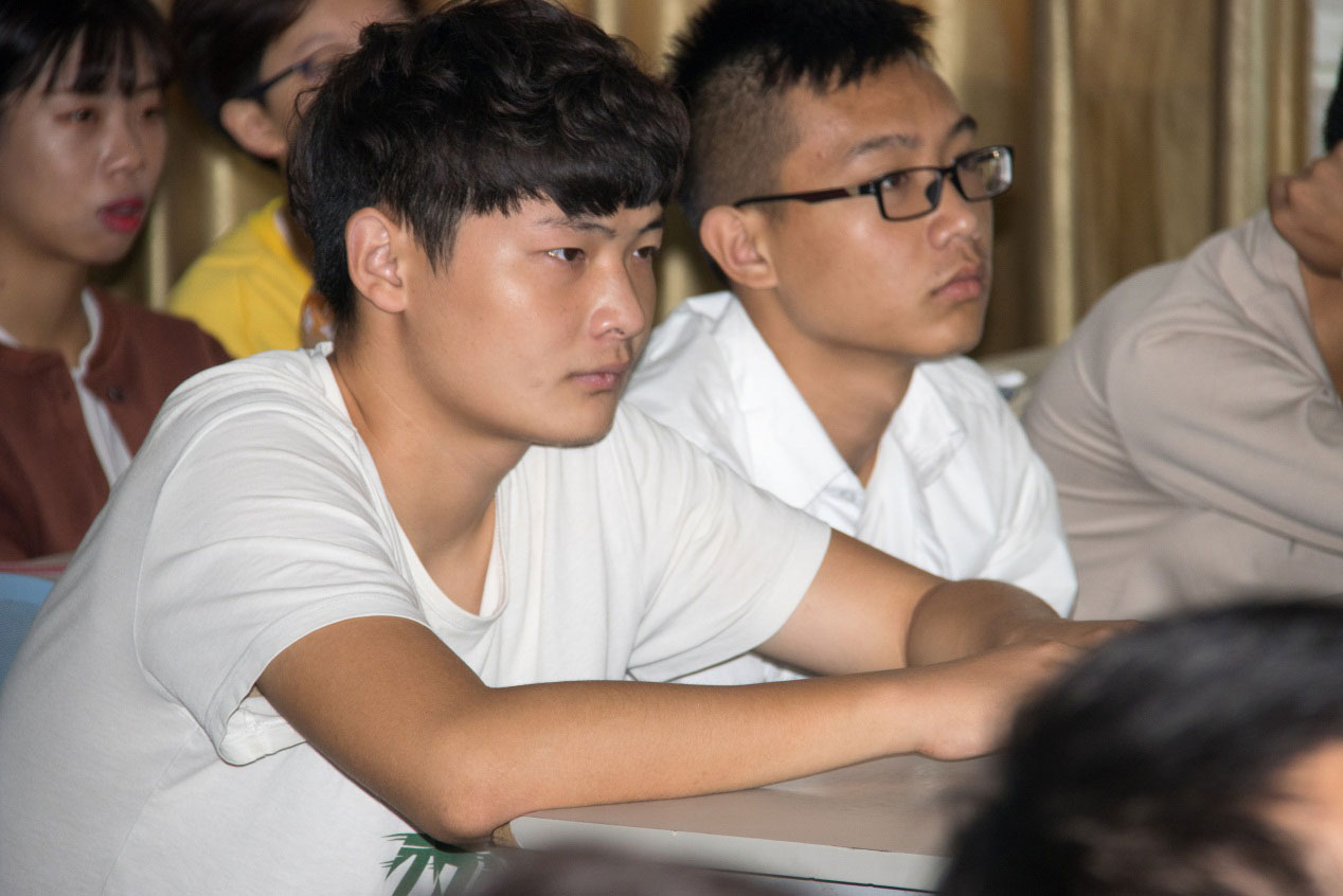 近距離接觸互聯(lián)網(wǎng)電商企業(yè)CEO、探索未來發(fā)展路