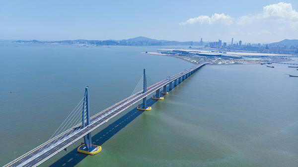 港珠澳大橋今日正式運(yùn)營：打破海上橋梁工程極限