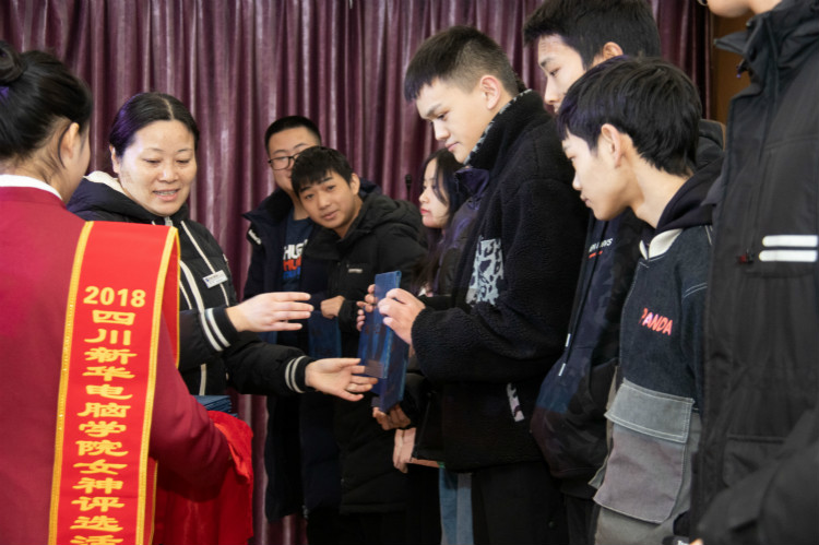 告別與起航:四川新華2020年冬季畢業(yè)典禮隆重舉行