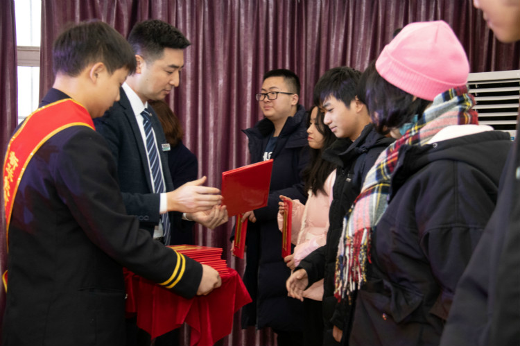 告別與起航:四川新華2020年冬季畢業(yè)典禮隆重舉行