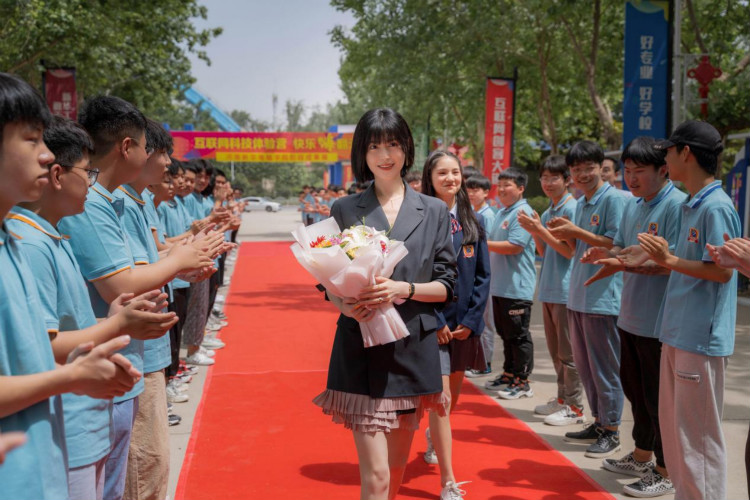 新華互聯(lián)網(wǎng)科技攜手知名演員，開啟職業(yè)教育新機遇