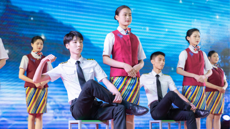 追風(fēng)少年，新華有夢，讓青春不負(fù)好時(shí)光！