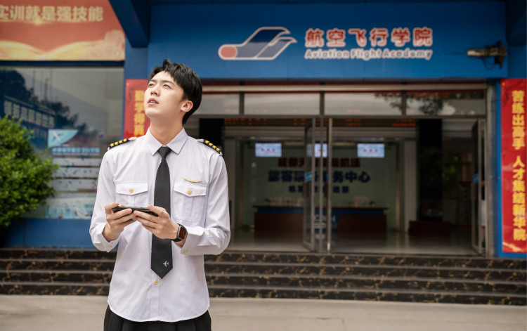 明星帶路|盧東旭探秘校園黑科技，直擊新華硬實力！