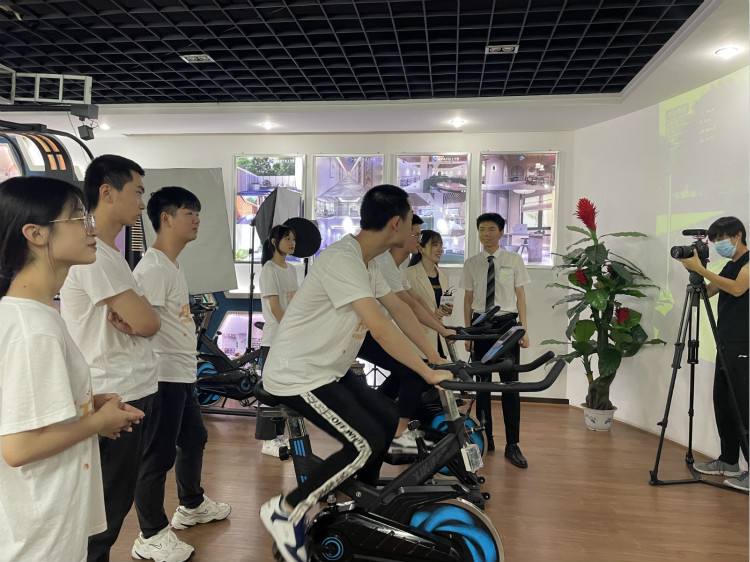 央視頻云端夏令營攜手新華電腦，開啟動漫設(shè)計小課堂！