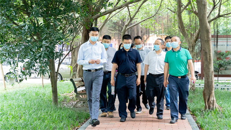 【中秋節(jié)的慰問】熱烈歡迎雙流區(qū)政府領導蒞臨成都新華！