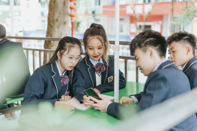 鼓勵上市公司興辦職業(yè)教育，重點是“高質(zhì)量”
