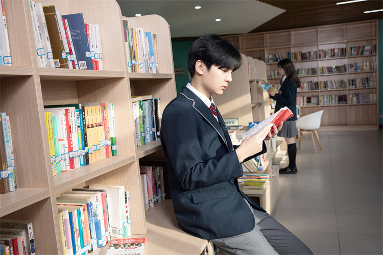 面對“月薪過萬”的期待 大學(xué)生和用人單位不妨“雙向奔赴”