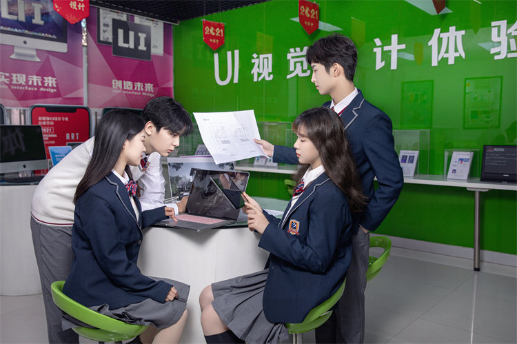 面對“月薪過萬”的期待 大學(xué)生和用人單位不妨“雙向奔赴”