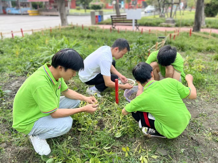 就業(yè)不迷茫！把孩子交給新華，您就放心吧